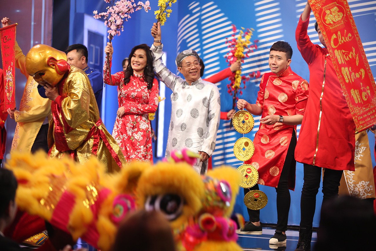 Ơn giời: Hòa Minzy ăn tát và lầy lội nói chuyện yêu đương